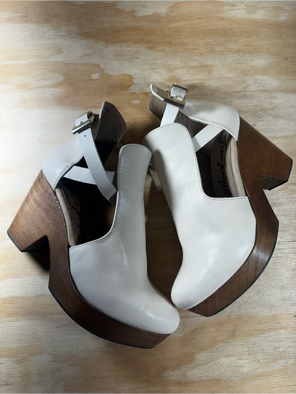 Free People Cedar Cream Cutout Clog Ankle Booties Women’s Size 6.5 - Picture 2 of 8